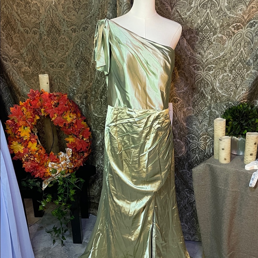 Glamorous One-Shoulder Metallic Dress